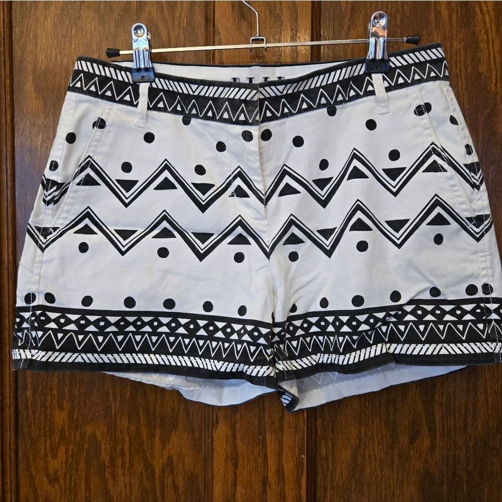 Elle Black and White Geometric Women Shorts Size 4